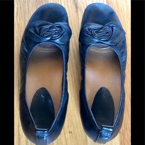 Earthies Black leather flats
